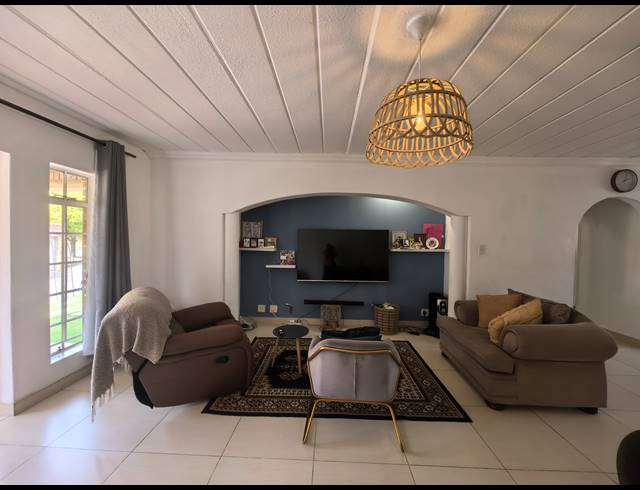 2 BEDROOM TOWNHOUSE FOR SALE IN BELLAIRS PARK